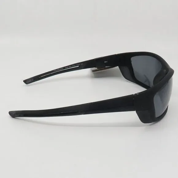 Polarized Foster Grant Ironman Zeal New Black/Gray Sunglasses with pouch - Picture 5 of 6